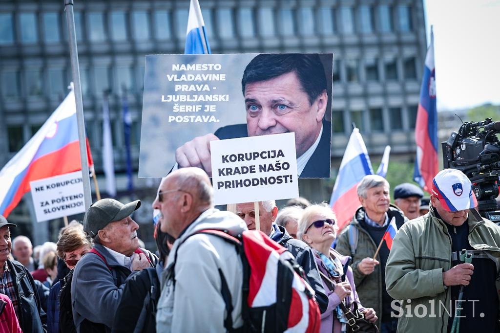 Protestni shod pred DZ-jem