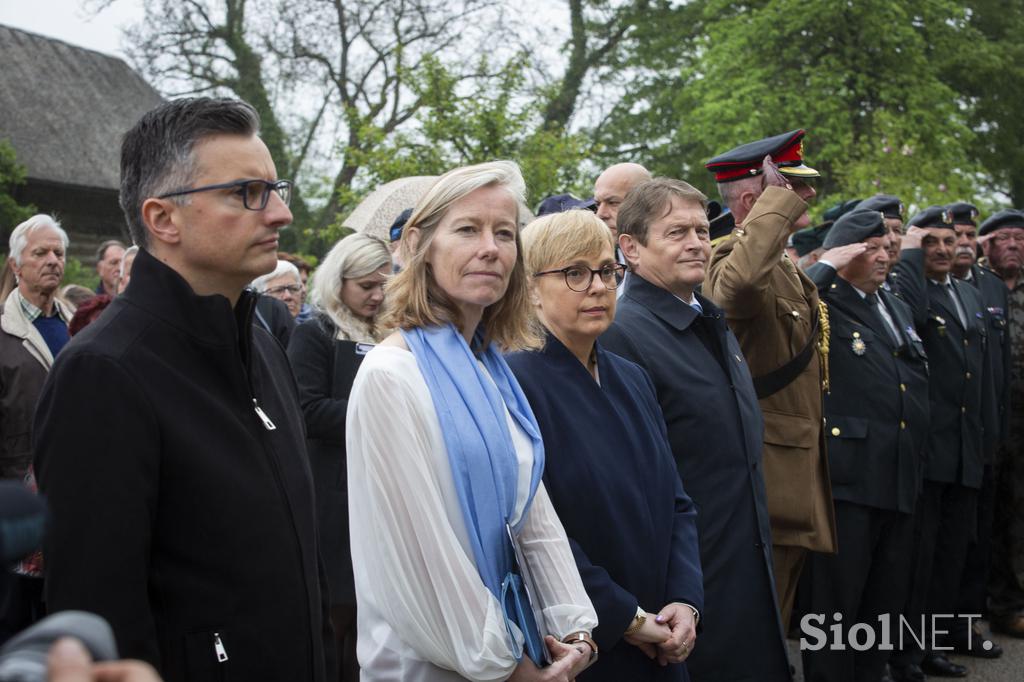 Slovesnost ob dnevu slovensko-britanskega prijateljstva, predsednica republike Nataša Pirc Musar, črnomaljski župan Andrej Kavšek ter veleposlanica Združenega kraljestva Velike Britanije in Severne Irske v Sloveniji Tiffany Sadler.