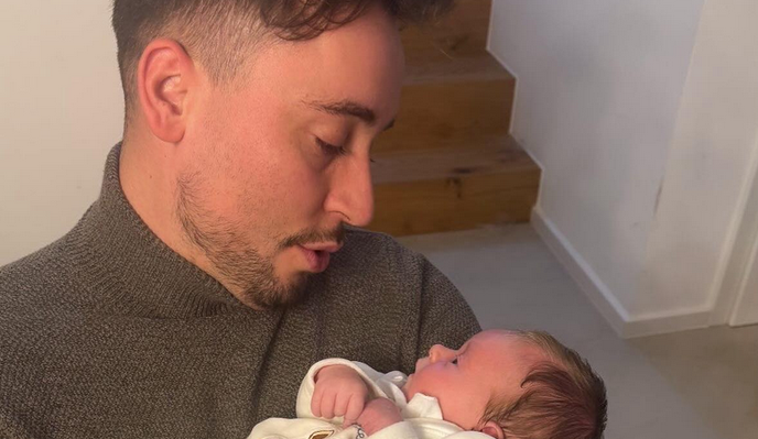 Slovenski pevec objavil prvo fotografijo s svojo nečakinjo