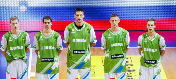 Gezim Morina (na fotografiji četrti z leve, ob njem pa še Jaka Blažič, Domen Lorbek, Gašper Vidmar in Klemen Prepelič) je za Slovenijo do zdaj igral le na prijateljskih tekmah. | Foto: 