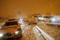 Snežni kaos v Španiji terjal tudi smrtne žrtve #video
