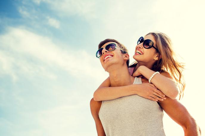 ljubezen, sreča, poletje, odnos, par | Romantičen dan za kozoroge, dvojčki boste družabni | Foto Shutterstock