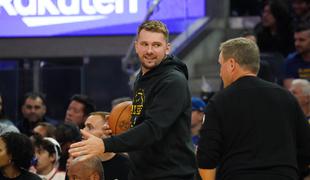 Dončić s posebno aktivnostjo razveselil soigralce, James ne skriva ponosa