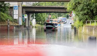Obilno deževje na zahodu Evrope povzročilo poplave in zemeljske plazove