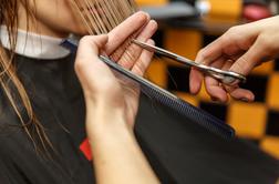 Ko so saloni zaprti, se na spletu krepi učenje striženja las