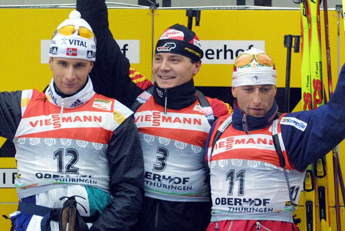 7. januarja leta 2001 je na tekmi s skupinskim startom v Oberhofu zasedel tretje mesto, na stopničkah sta mu družbo delala Norvežan Egil Gjelland in zmagovalec tekme, Nemec Sven Fischer. | Foto: Reuters