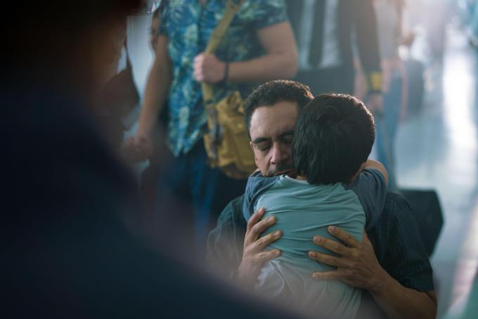 Srečno snidenje očeta z ugrabljenim sinom. | Foto: Blitz Film & Video Distribution