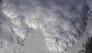 V snežnem plazu na Južnem Tirolskem več mrtvih