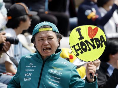 V živo: Štart dirke v Suzuki zamaknjen