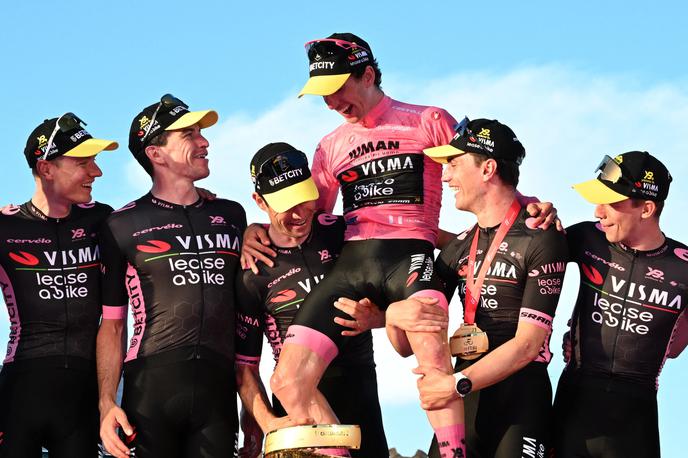 Simon Yates, Giro 2025 | Nizozemska ekipa Visma | Lease a Bike po zmagi na Giru samozavestno pogleduje proti Touru. | Foto Reuters