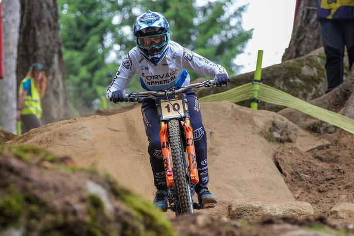 Hrastnikova prvič letos na stopničkah