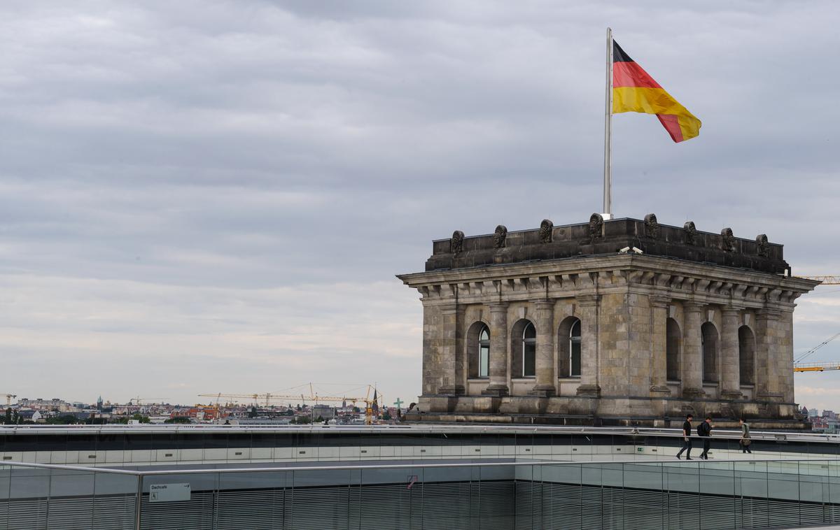 Nemčija | Nemška vlada kanclerja Olafa Scholza predlaga zvišanje minimalne plače v Nemčiji na 12 evrov na uro. | Foto STA