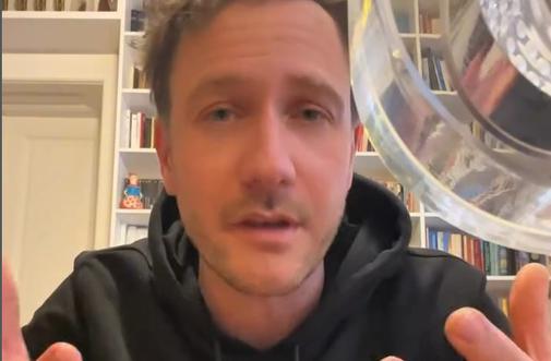 Klemen Slakonja sledil zgledu nekdanjega evrovizijskega zmagovalca