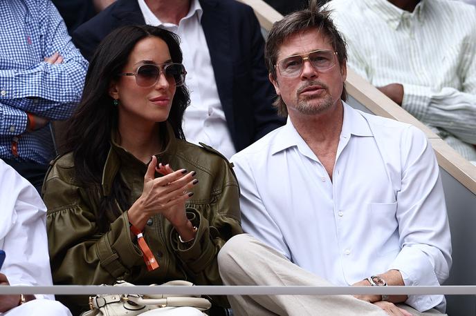 Brad Pitt | Brad Pitt s partnerko Ines de Ramon junija letos v Roland Garrosu | Foto Guliverimage