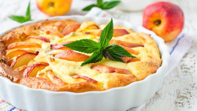 Recept: poletna pita iz breskev