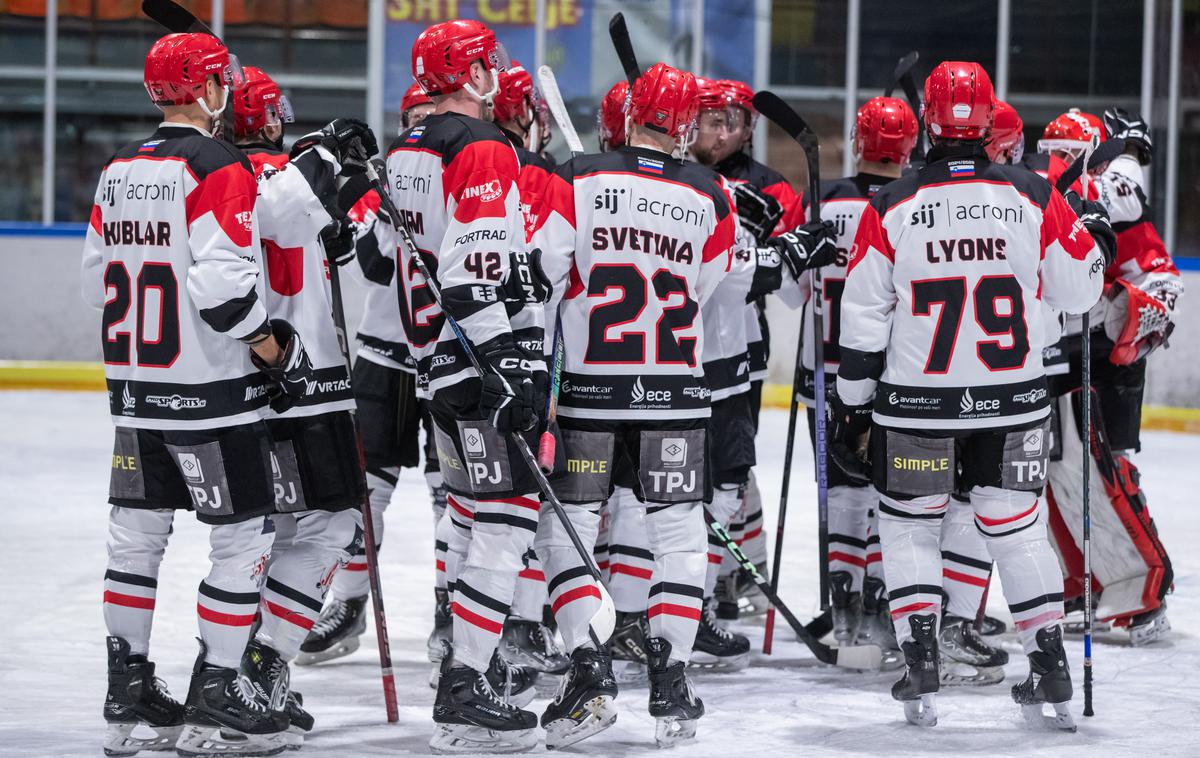 HDD Jesenice : HK RST-Pellet Celje | Jeseničani so pri dveh zmagah v četrtfinalu Alpske lige. | Foto Jan Gregorc