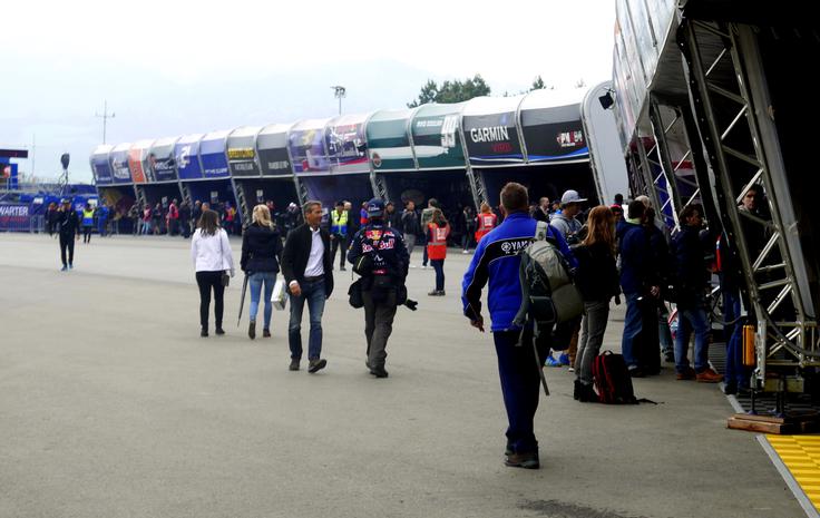 Prestižna druščina v hangarju Red Bull Air Race. | Foto: 