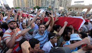 V Kairu se znova zbirajo nasprotniki in podporniki Mursija