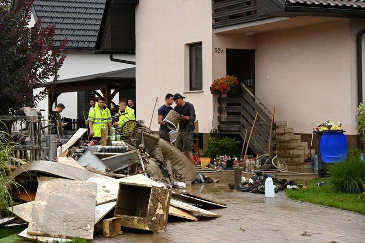 Kot kaže, je bila večina v poplavah poškodovanih objektov podzavarovana za primer poplav. | Foto: Matic Prevc/STA