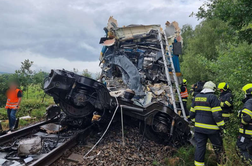 Tragedija na Češkem: trčila vlaka, dva mrtva, 38 poškodovanih, enega človeka pogrešajo