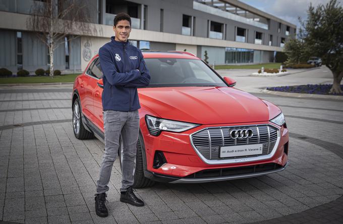 Raphael Varane bo edini vozil električnega audija e-trona quattro. | Foto: Audi