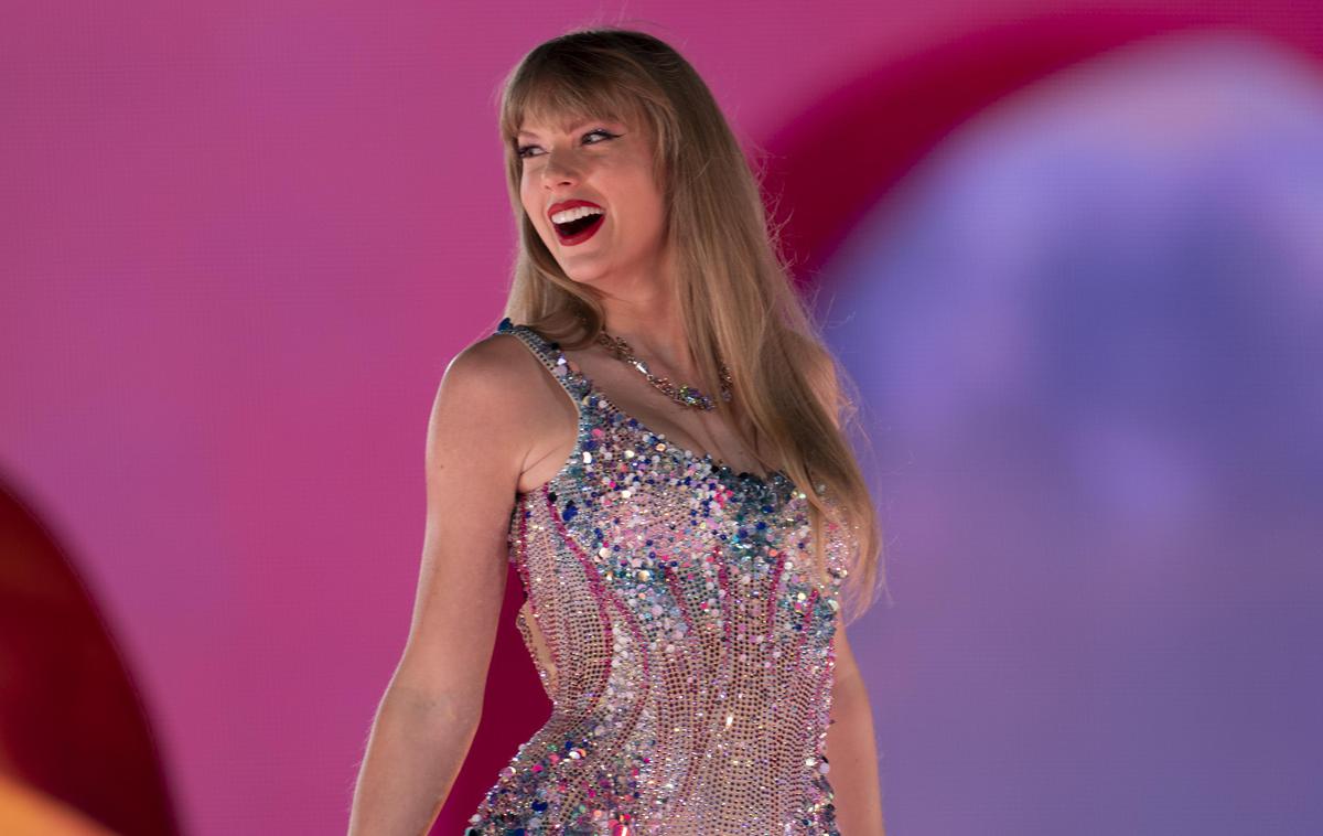 Taylor Swift | Taylor Swift ima na milijone oboževalcev, zaradi česar si demokrati seveda želijo, da bi jih javno podprla. Še zlasti, ker so demokrati po javnomnenjskih anketah v zadnjem času izgubljali mlade volivce, ki so bili zelo pomembni za zmago nad Donaldom Trumpom leta 2020. | Foto Guliverimage