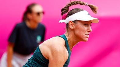 Kaja Juvan pred košarkarskima legendama gladko v polfinale