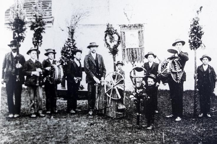 Karolina Kalan Adamič Najstarejša fotografija ljubenskih potic je bila posneta leta 1912. Na njej je videti potice različnih motivov – bobne, bandero, srce. | Foto: Ana Kovač