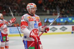 V živo: Olimpija zaostaja v Bolzanu, drama v Celovcu, kanadskega branilca oživljali na ledu