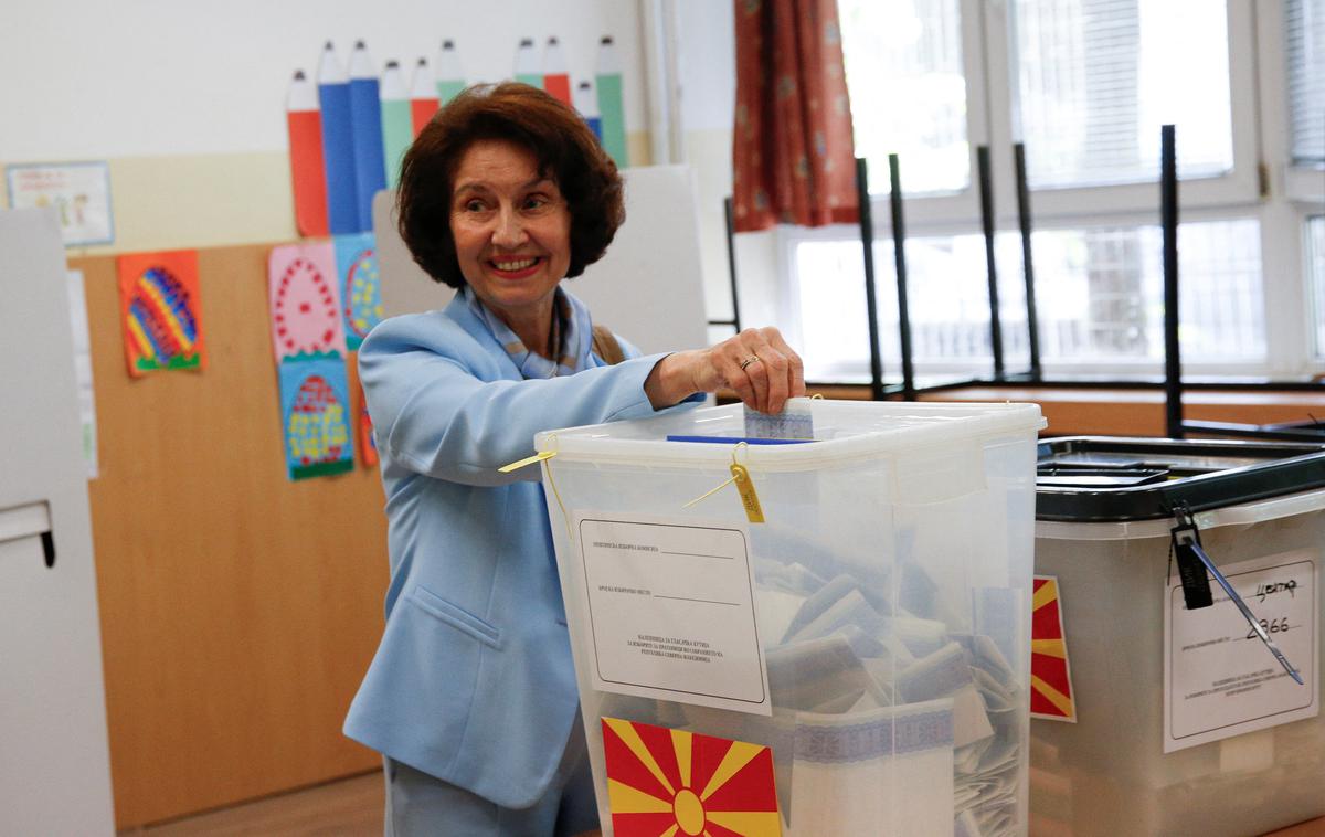 Gordana Siljanovska Davkova | SDSM podpira takojšnjo spremembo ustave s ciljem pospešitve pridružitvenih pogajanj z EU. VMRO-DPMNE pa želi, da bi jo izvedli z odloženim učinkom, torej da bi veljala šele po vstopu Severne Makedonije v EU. Na fotografiji Gordana Siljanovska Davkova. | Foto Reuters