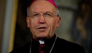 Nadškof Stres zaradi krajšega posega v bolnišnici