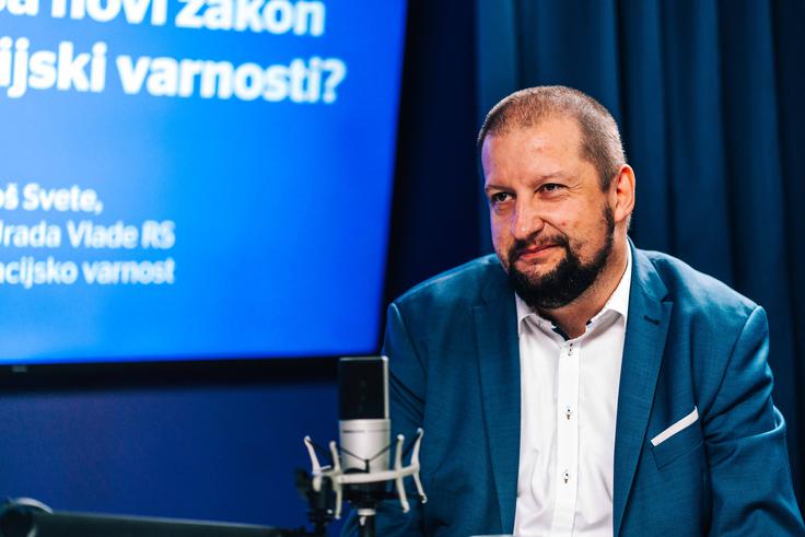 "Vsi imamo digitalne naprave in njihovo posodabljanje in nameščanje varnostnih popravkov, razen v zelo izjemnih primerih, bo vedno odgovornost vsakogar izmed nas." | Foto: Jan Lukanović