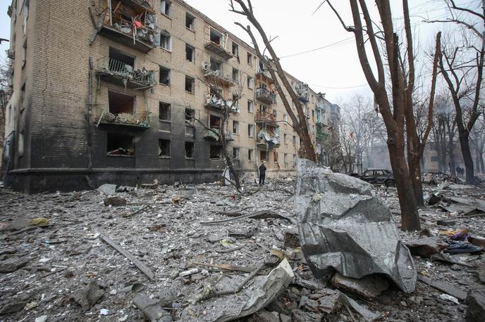Raketni napad na Harkov, Ukrajina | Ocena stroškov je v primerjavi s tisto pred enim letom, ko je znašala 411 milijard dolarjev oziroma 383 milijard evrov, narasla za skoraj 70 milijard evrov. | Foto Reuters