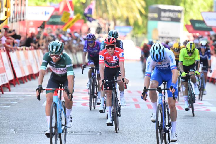 Remco Evenepoel je ubranil rdečo majico vodilnega na dirki. | Foto: Guliverimage