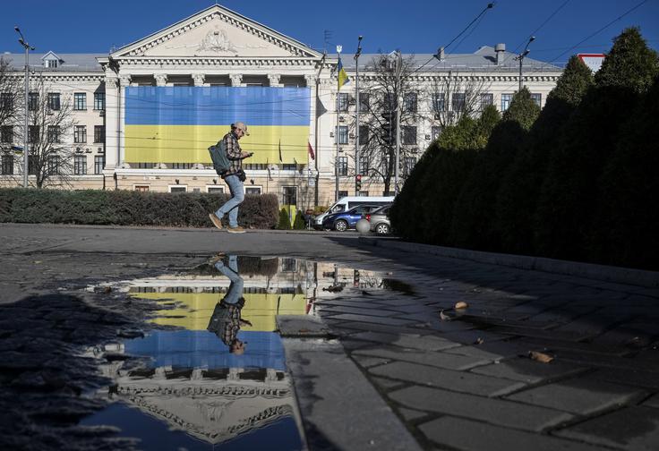 Ameriški mirovni načrt je predvideval, da Kijev Moskvi preda zasedeni polotok Krim ter regiji Doneck in Lugansk, znatno zmanjša svojo vojsko in se zaveže, da se Ukrajina ne bo pridružila Natu. | Foto: Reuters