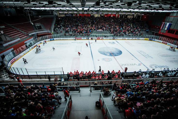 Podmežakla je ena izmed sedmih pokritih lednih dvoran v Sloveniji. Več jih žal ne obstaja. | Foto: Žiga Zupan/Sportida