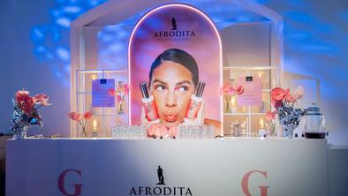 Kozmetika Afrodita je 55 let lepote, inovacij in vizije prihodnosti pospremila z izdelkom Glazed Skih Glow Shot!
