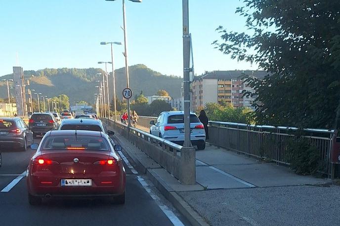 Koroški most | Na Koroškem mostu v Mariboru so pešci in vozniki zaradi ravnanja voznika audija ostali brez besed. | Foto Bralec lokalec.si