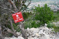 Tragedija v BiH: Najstnik stopil na mino in umrl