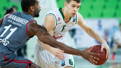 Olimpija se je v boju z Bambergom in sodniki prebudila prepozno