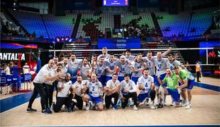 Slovenski odbojkarji nadigrali prvo reprezentanco sveta