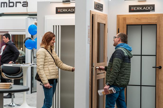 sejem DOM | Sejem Dom je največji in najbolj obiskan graditeljski sejem v regiji. Letos se bo predstavilo več kot 400 podjetij iz 25 držav. Na sejmu boste lahko okna, vrata in senčila videli, otipali in preverili v živo. | Foto Oskar Šušteršič