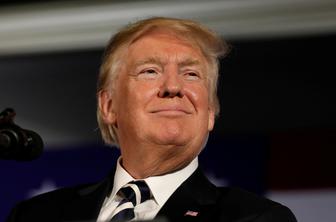 Trump pred volitvami z napadom na anketo CNN in "nezakonite" volivce