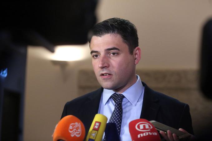 Po besedah predsednika SDP Davorja Bernardića je Plenković pohvalil Cerarja kot razumnega človeka, s katerim je mogoče doseči dogovor prej kot s preostalimi slovenskimi politiki. | Foto: STA ,