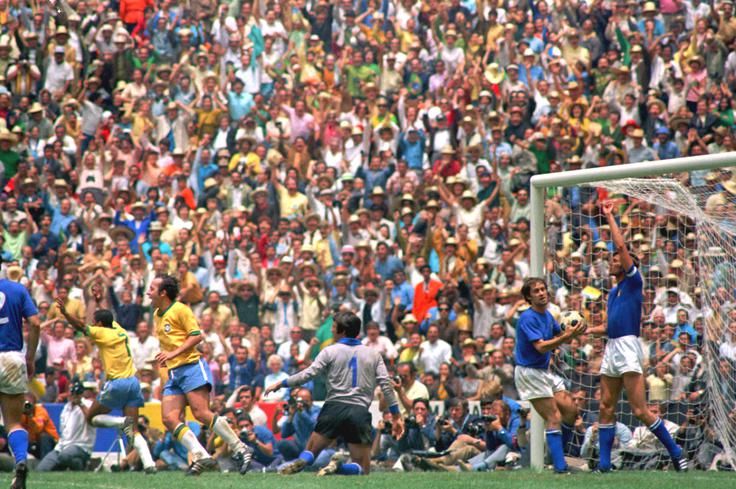 Nepozabni prizori veselja brazilskih in razočaranja italijanskih nogometašev v finalu SP 1970. | Foto: Guliverimage
