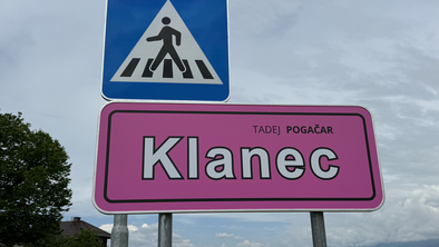 Pogačarjev Klanec povsem spremenil barvo #video