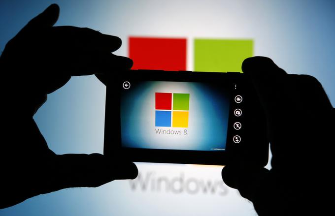 Kaže, da se je Microsoft sprijaznil s klavrno usodo svojega operacijskega sistema za mobilne naprave Windows Phone. Zlasti starejša različica Windows Phone 8 je videti dokončno odpisana. | Foto: Reuters