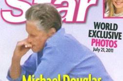 FOTO: Michael Douglas po prebolelem raku znova kadi
