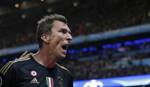 Mandžukićeva poškodba težava za Juventus in Hrvaško