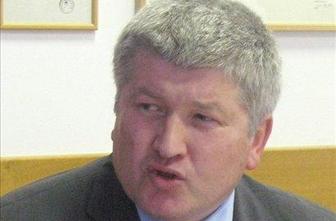 Mariničeve izpitne pole po dekanovih besedah ni, predavateljica trdi drugače